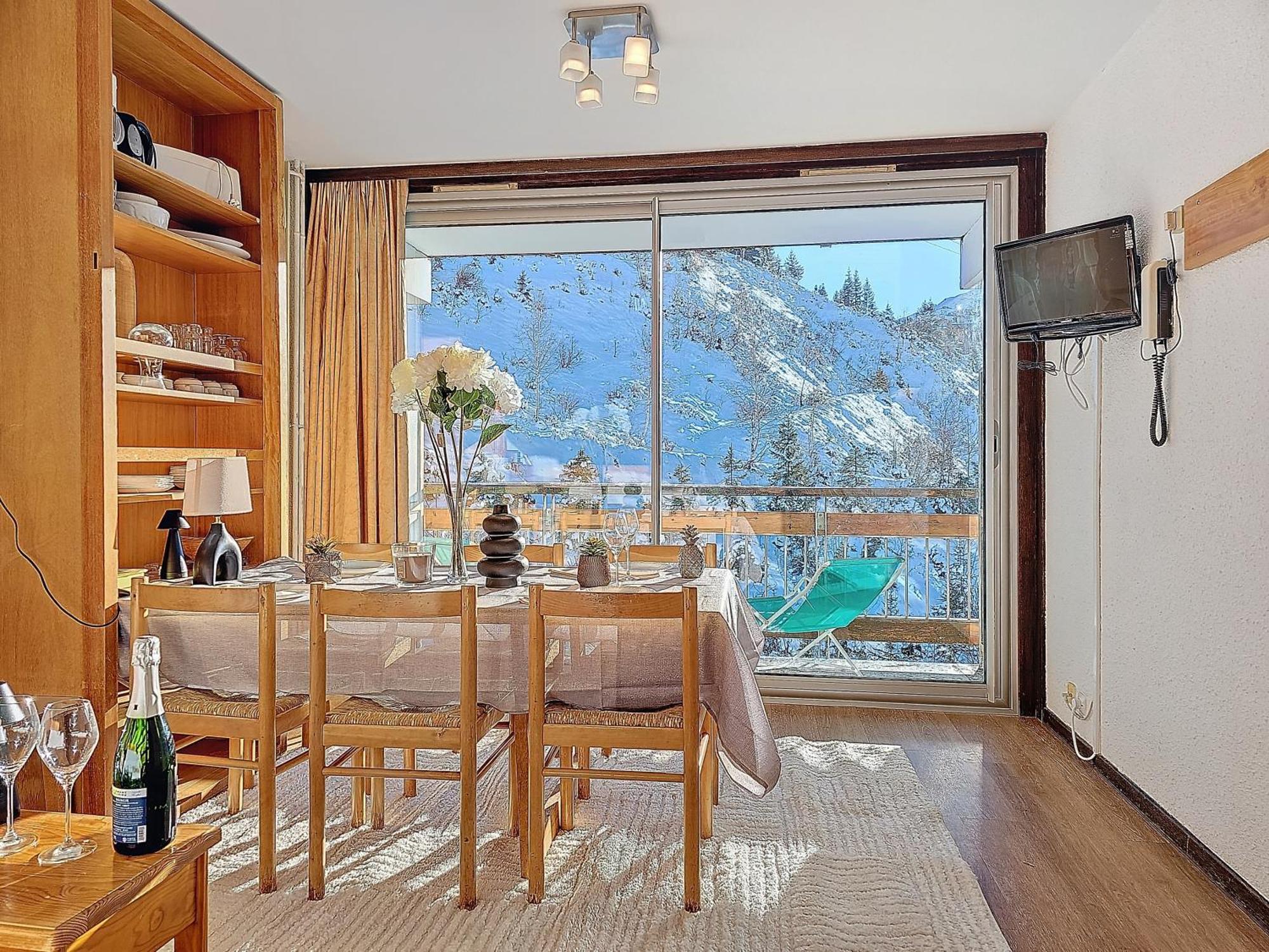 Apartment 1650 -front De Neige Mountain View 7s09 Courchevel